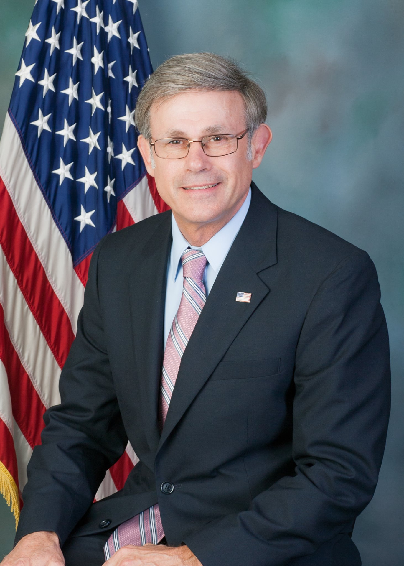 Official portrait of State Representative Dave Zimmerman in front of the American flag